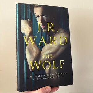 📚4/25$📚
J.R. Ward 'The Wolf' Hardcover Book | Booktok